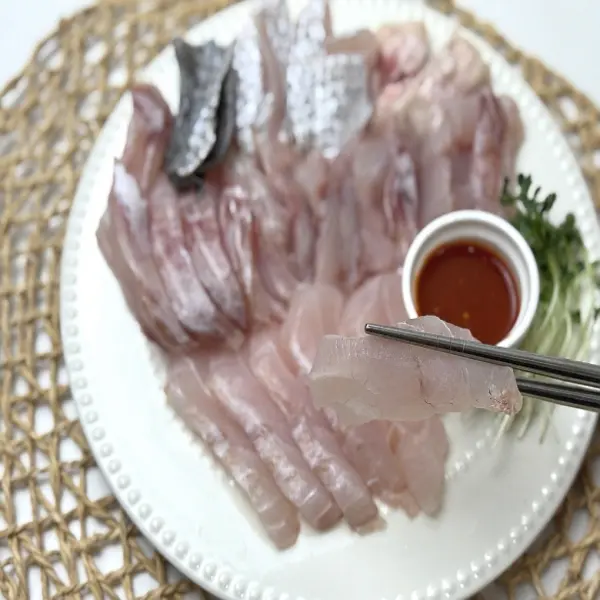 국내산 민어회, 초장 + 와사비 증정, 200g, 1개
